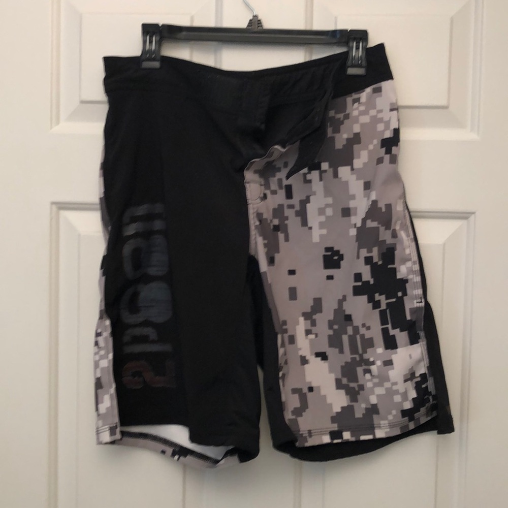 2Pood shorts - size 30 - gently used